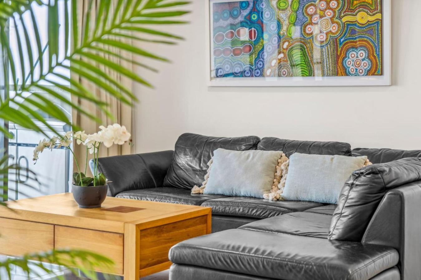 Location Style And Amazing Views *