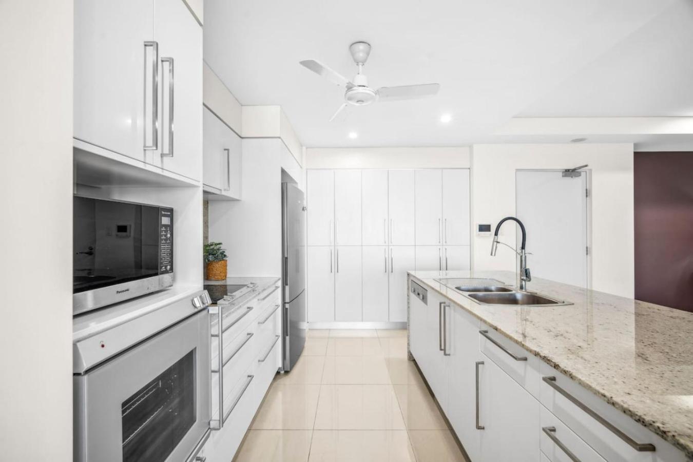 Location Style And Amazing Views Apartment Darwin