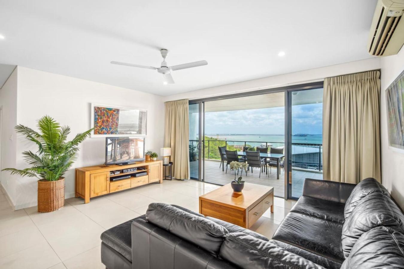 Location Style And Amazing Views Apartment *